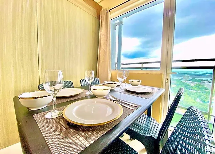 In Pasay Near Moa Airport Picc Wtc Starcity Hotel 5*
